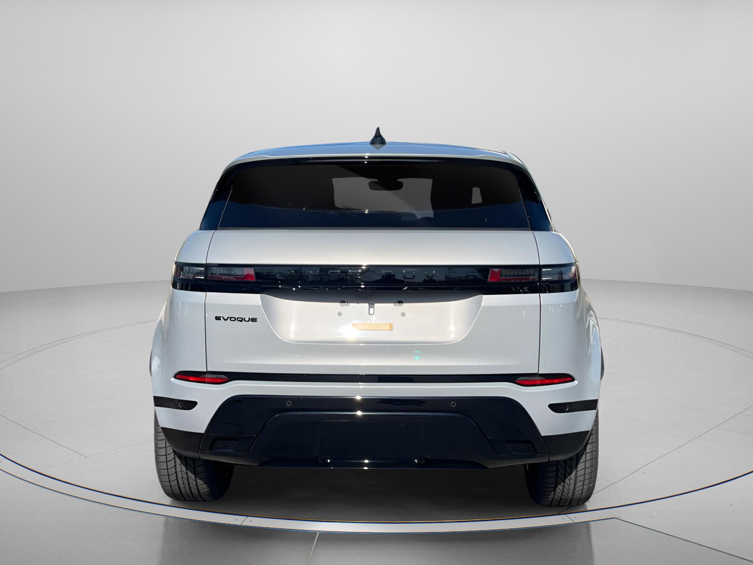 2026 Land Rover Range Rover Evoque Dynamic SE photo 4
