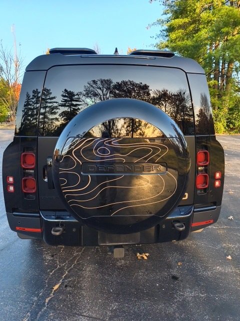 2023 Land Rover Defender SE photo 4