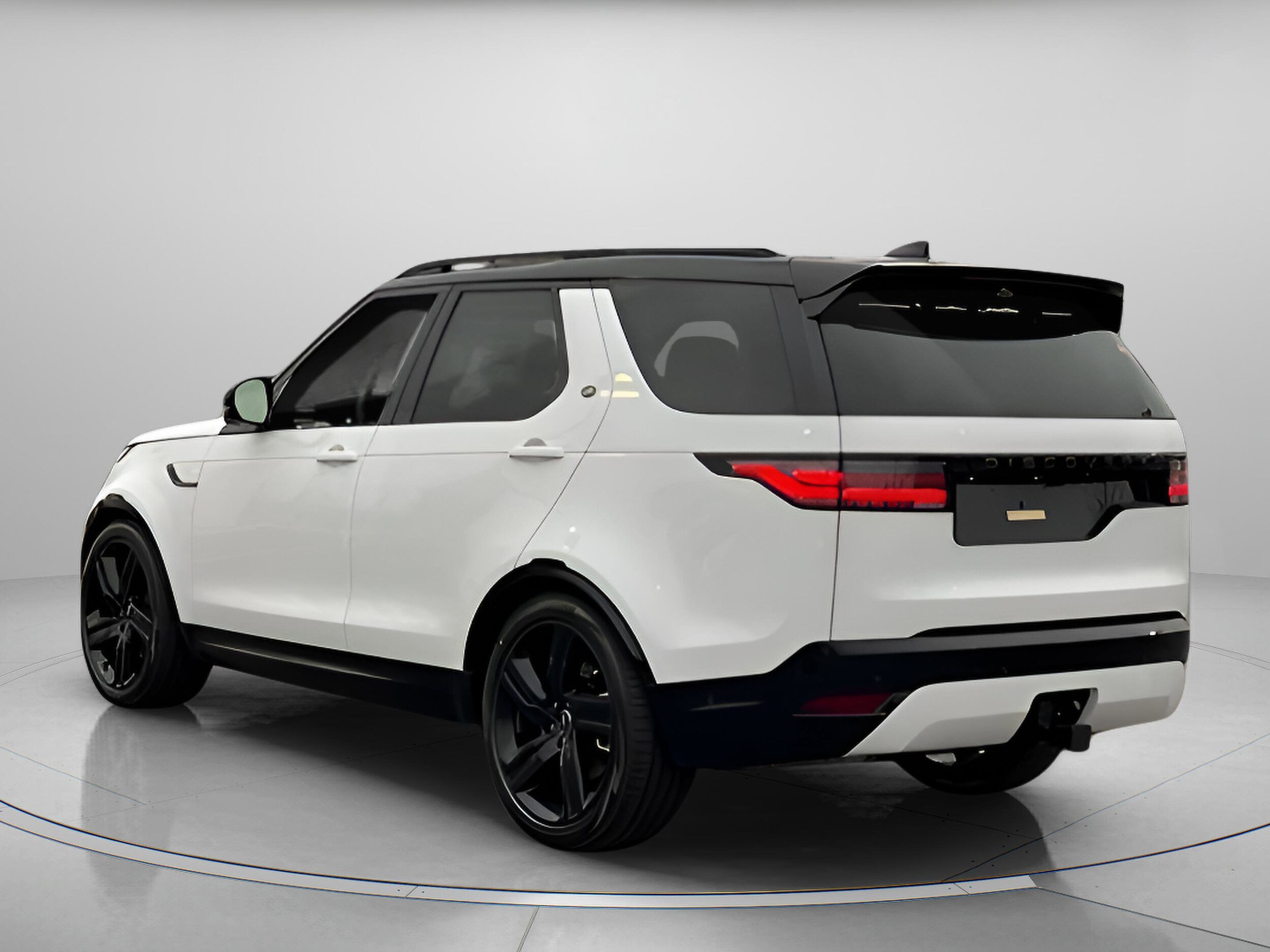 2025 Land Rover Discovery P360 Dynamic SE photo 2
