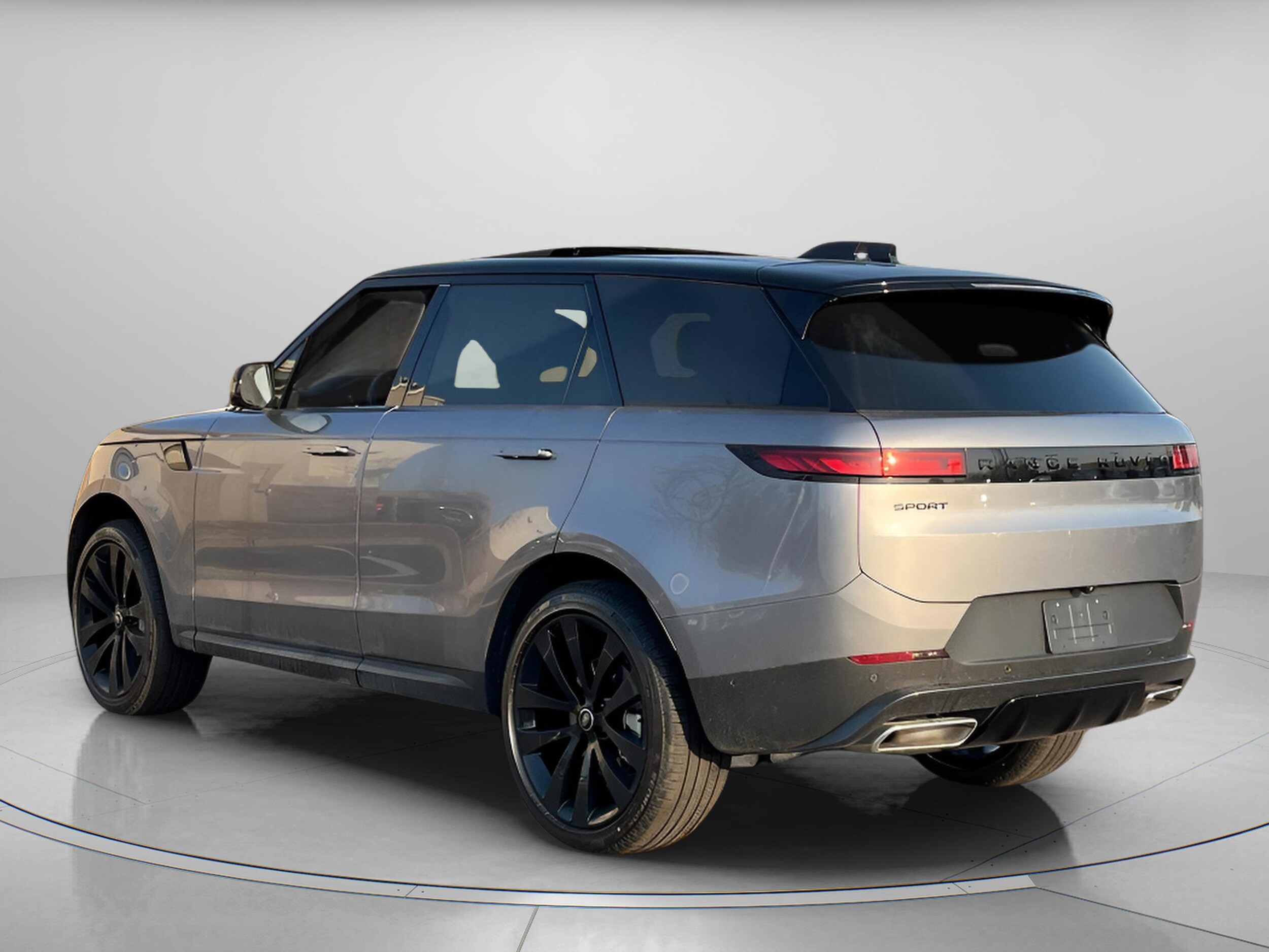2025 Land Rover Range Rover Sport P360 SE photo 3