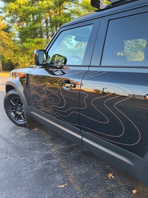 2023 Land Rover Defender SE photo 3