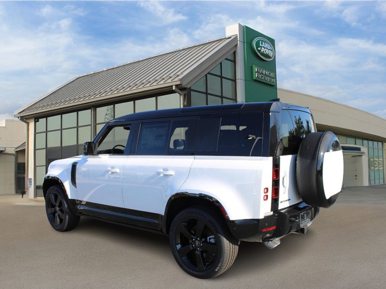 2025 Land Rover Defender 110 X-Dynamic SE photo 3