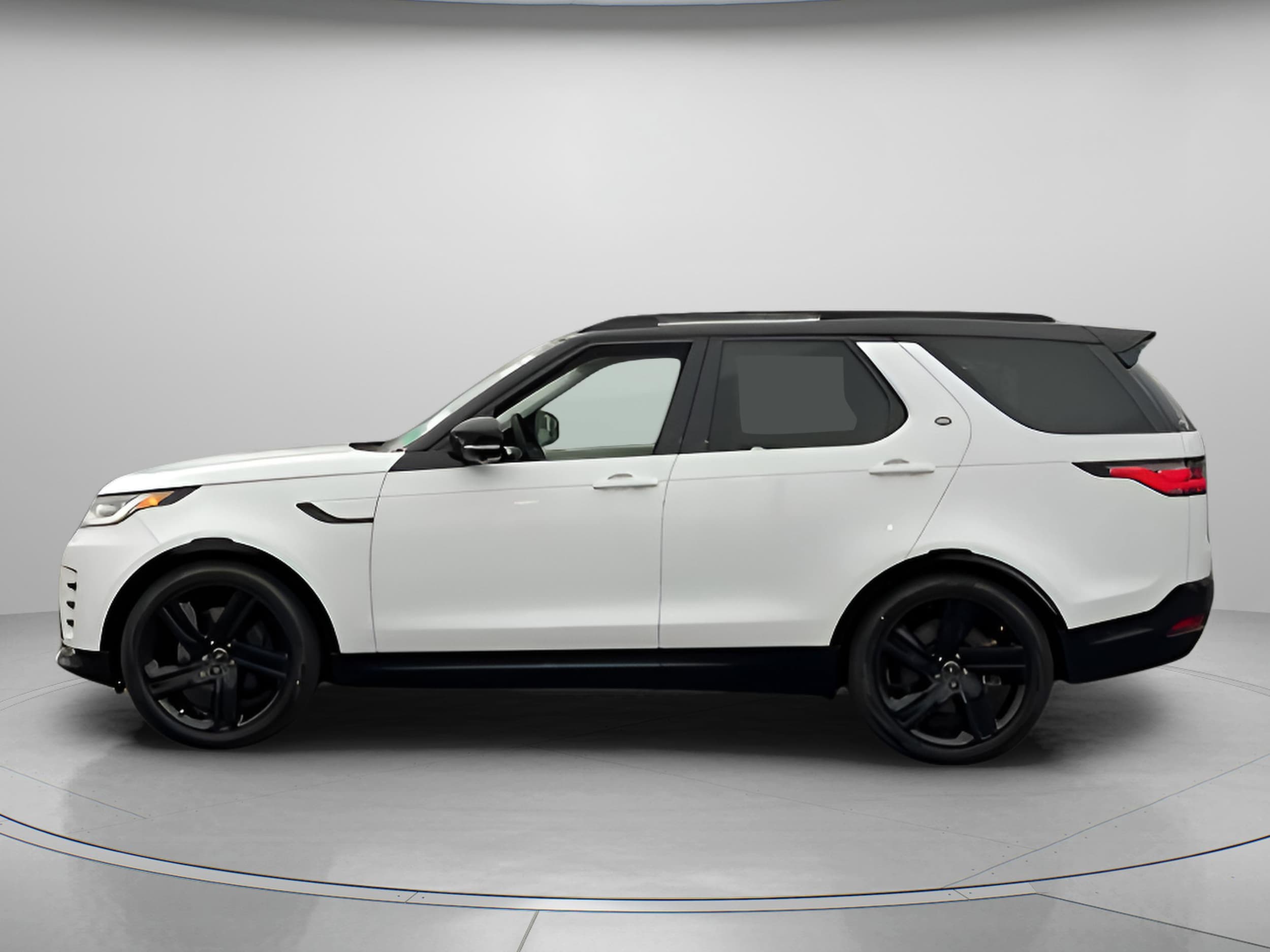 Used 2025 Land Rover Discovery Dynamic SE with VIN SALRL4EU4S2509297 for sale in Creve Coeur, MO