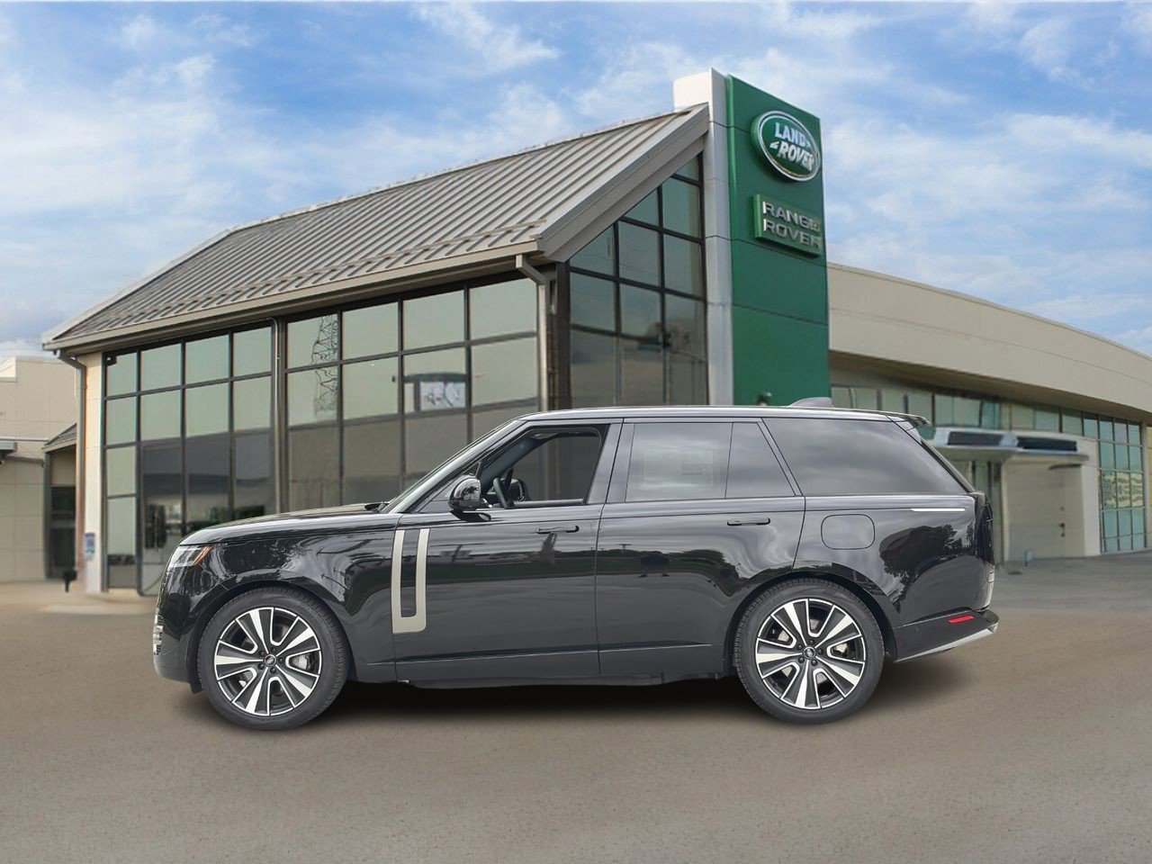 2025 Land Rover Range Rover SE photo 2