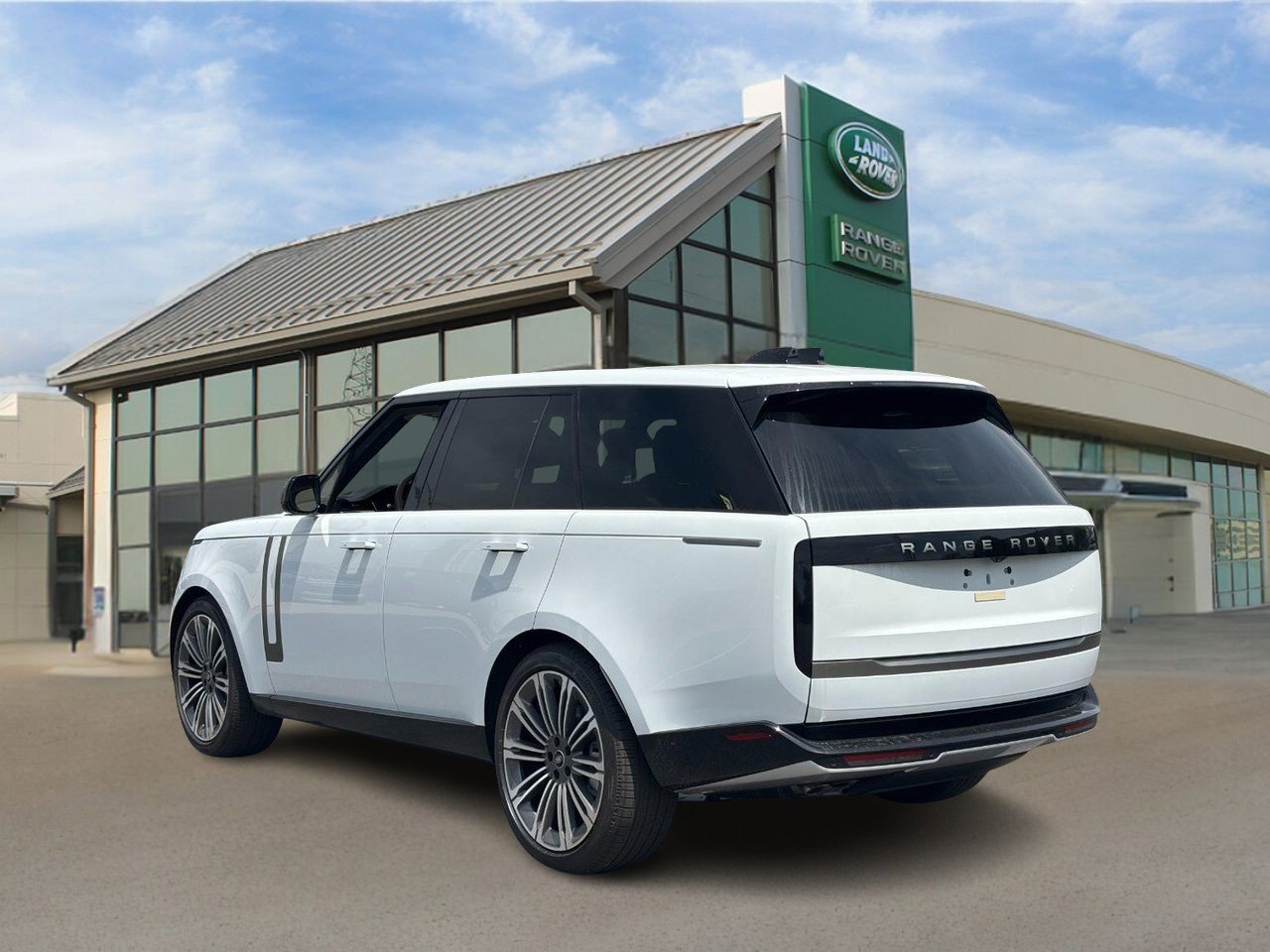 2025 Land Rover Range Rover SE photo 3