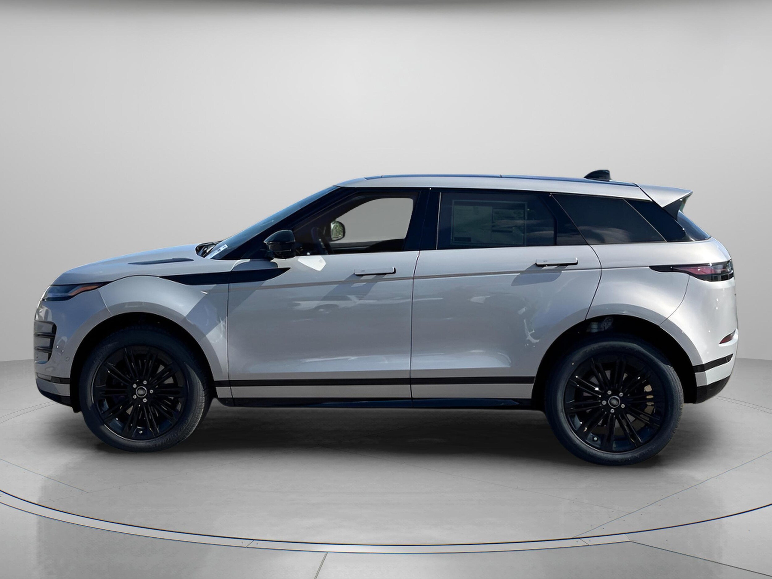 2026 Land Rover Range Rover Evoque Dynamic SE photo 2