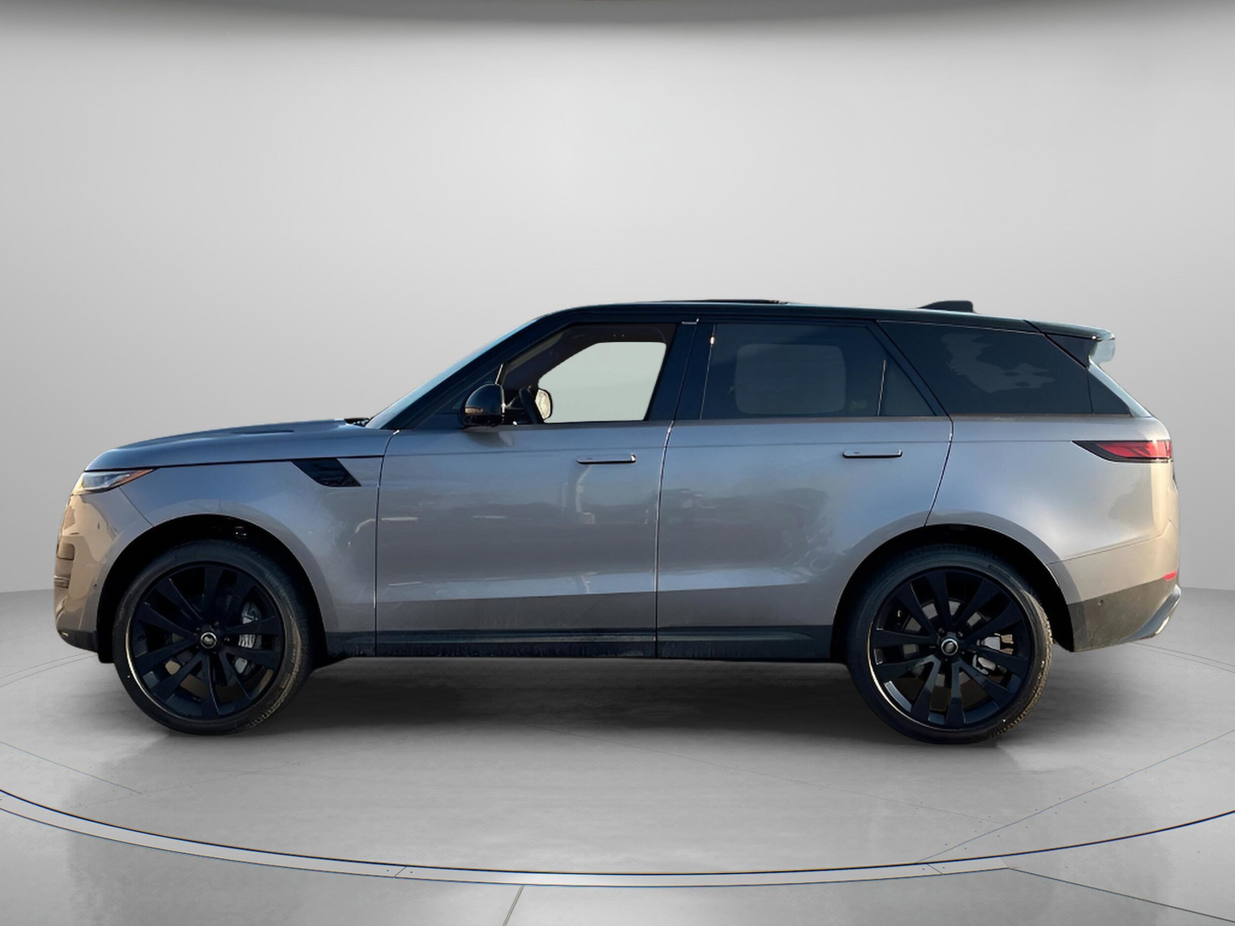 2025 Land Rover Range Rover Sport P360 SE photo 2