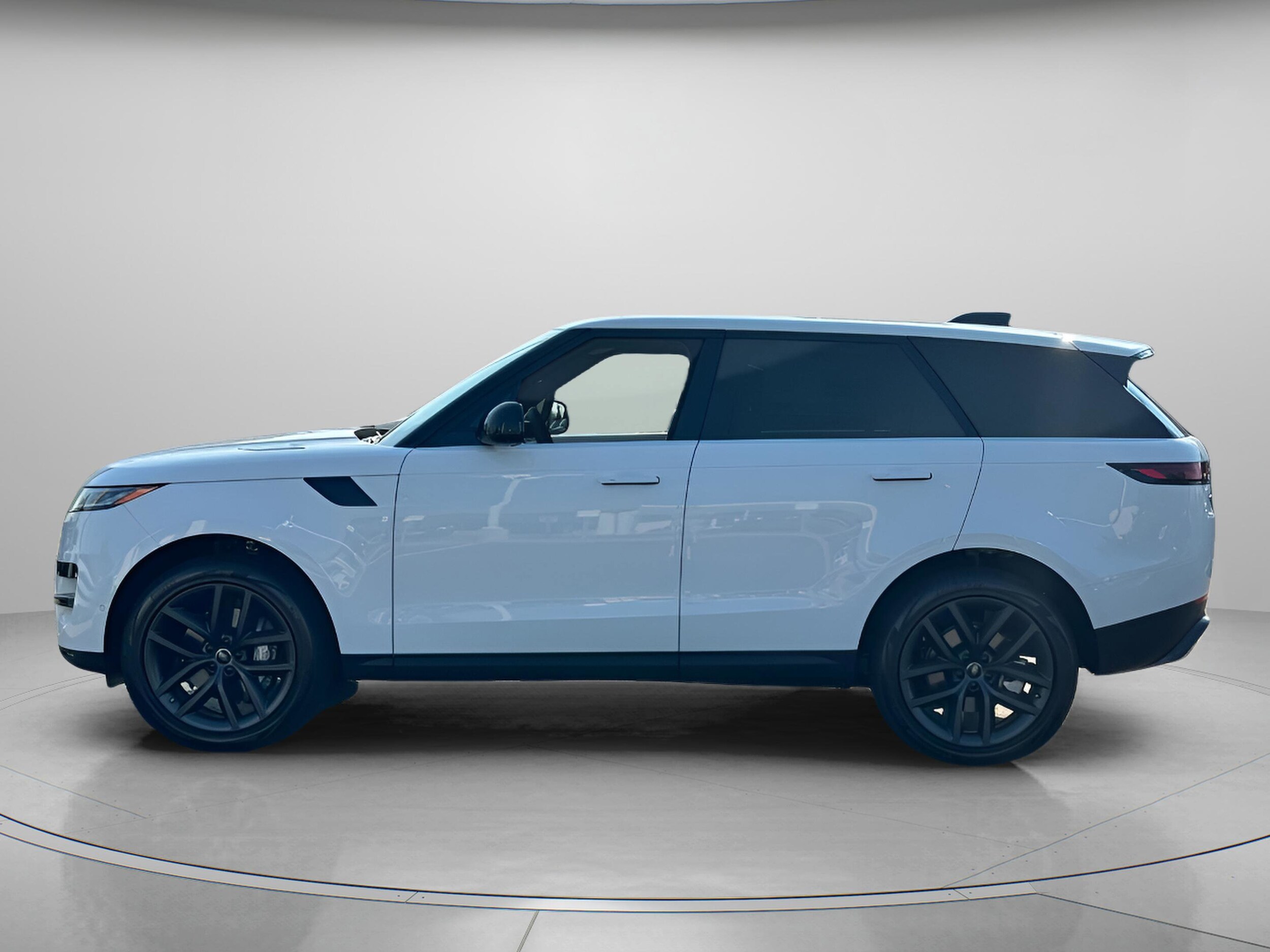 2025 Land Rover Range Rover SE photo 2