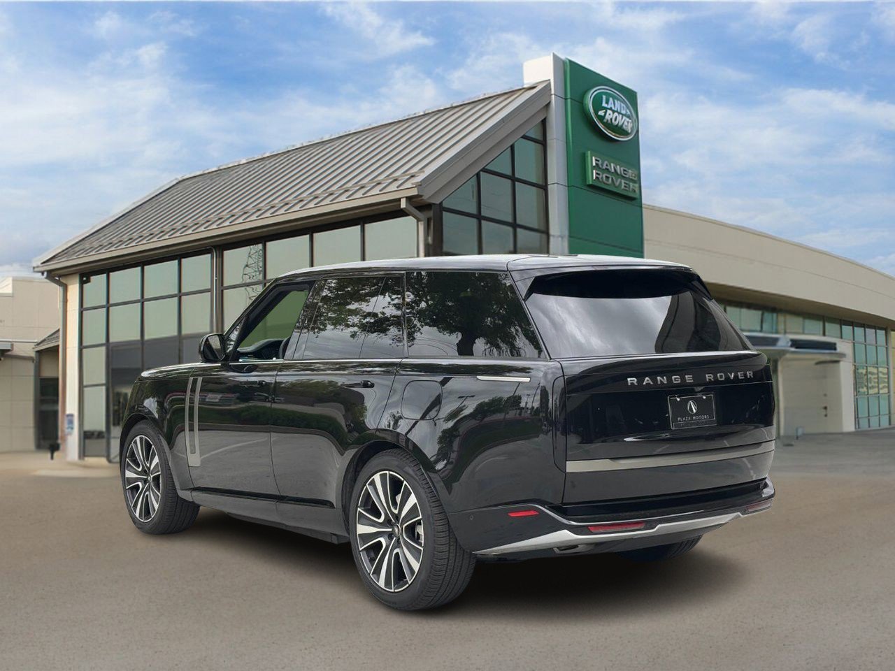 2025 Land Rover Range Rover SE photo 3