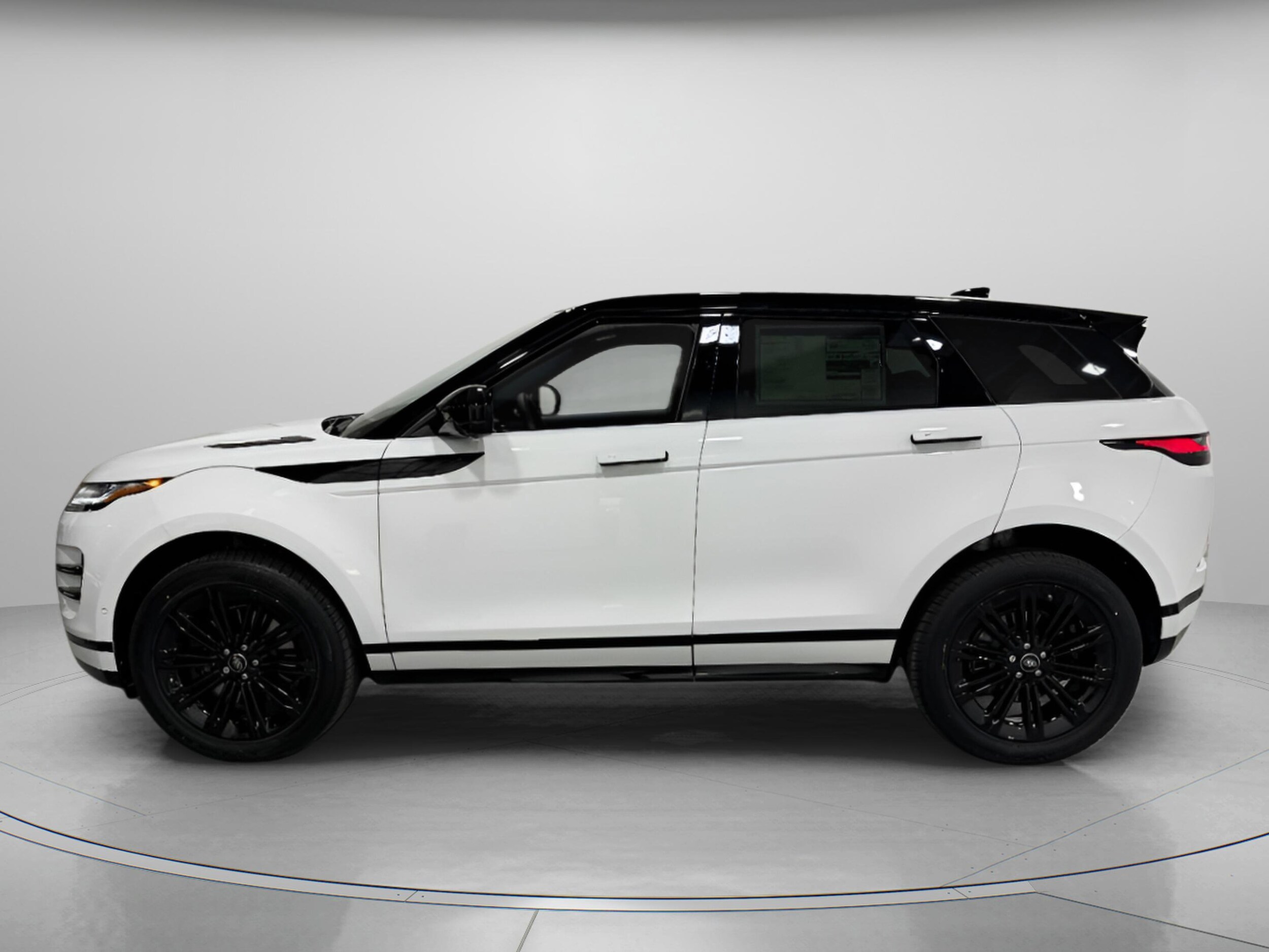 2026 Land Rover Range Rover Evoque Dynamic SE photo 2
