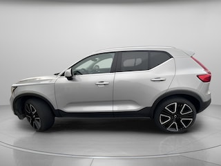 2025 Volvo XC40 B5 Ultra Bright Theme SUV