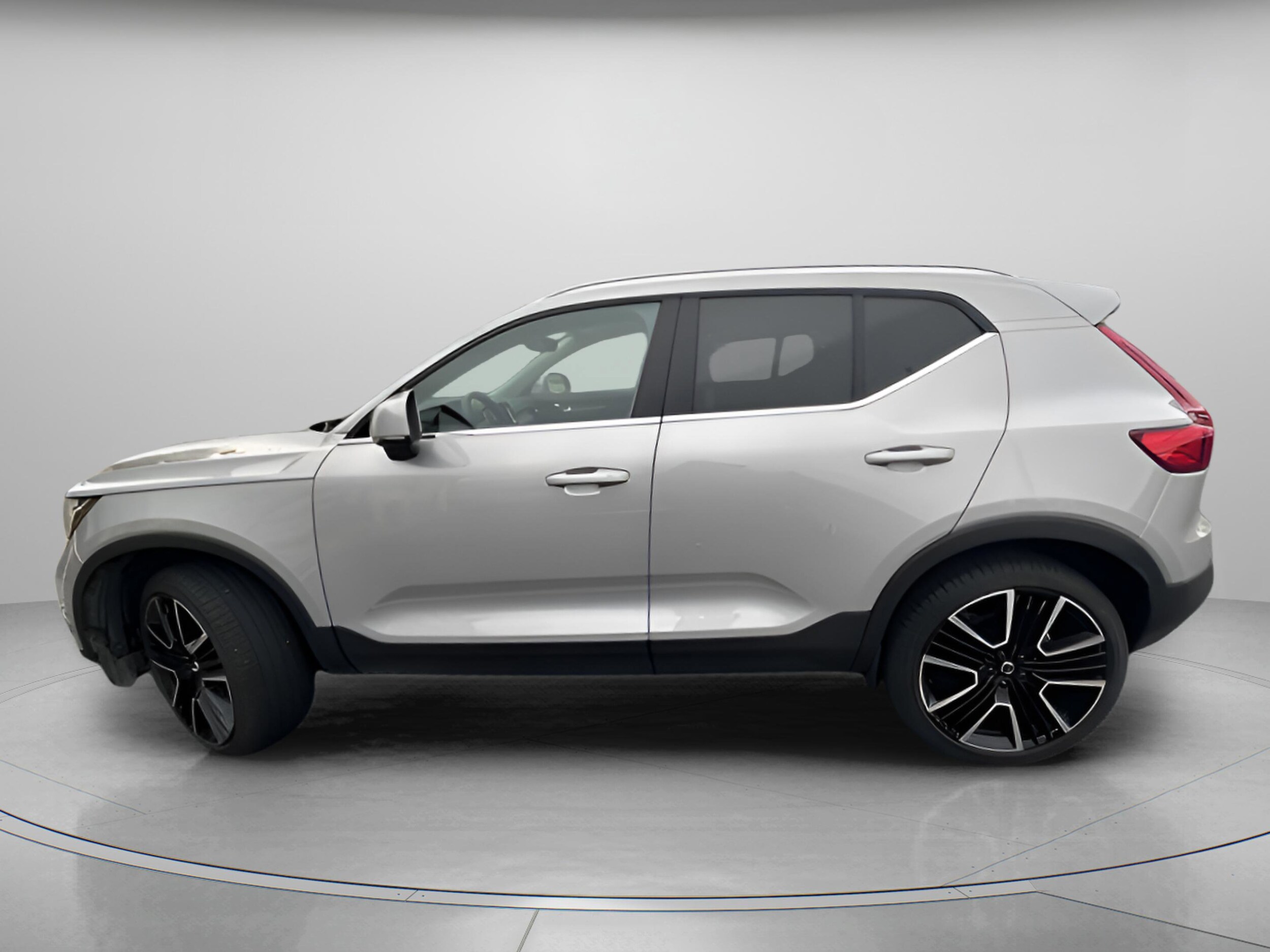 2025 Volvo XC40 photo 4
