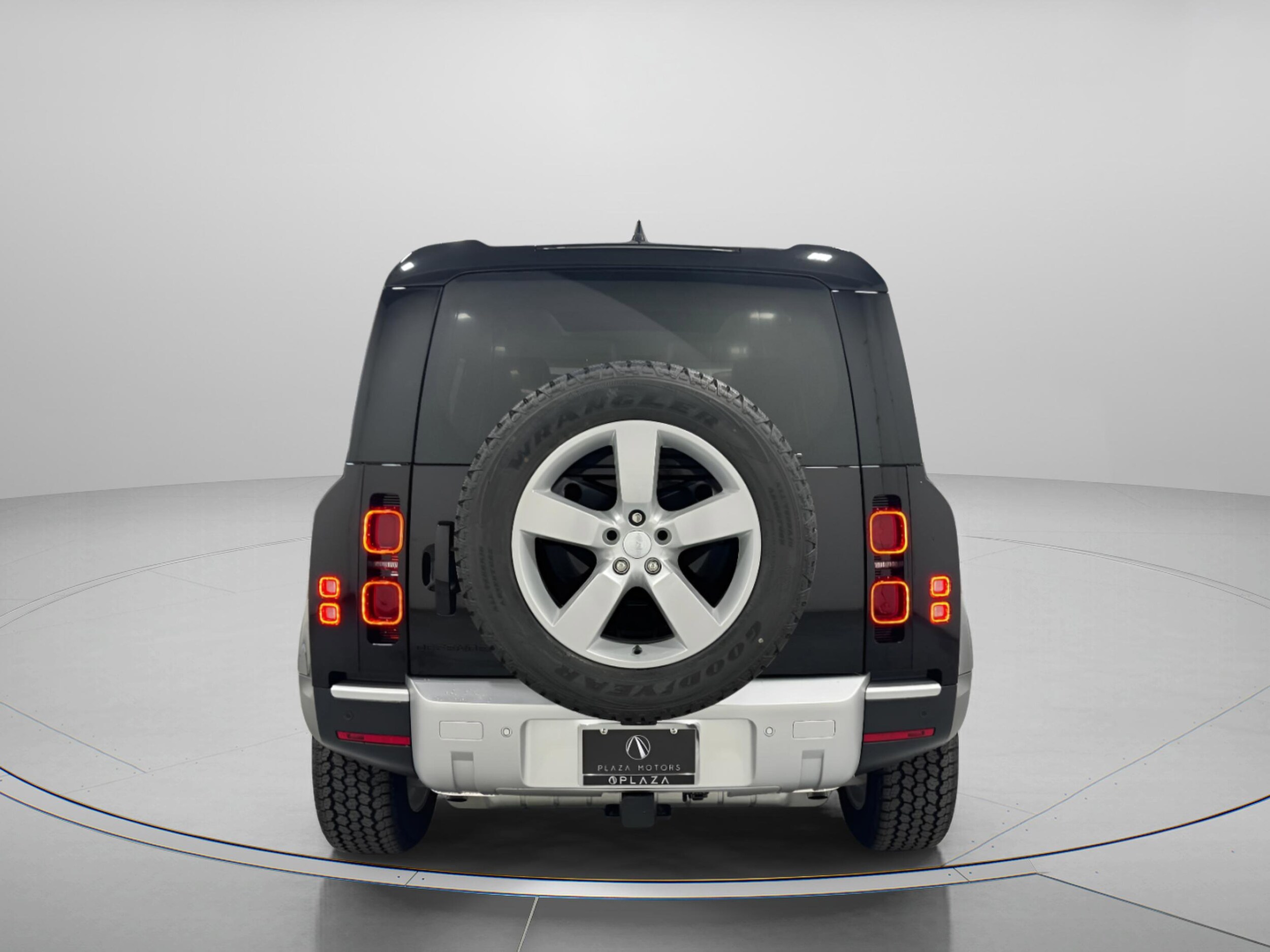 2025 Land Rover Defender 110 S photo 4
