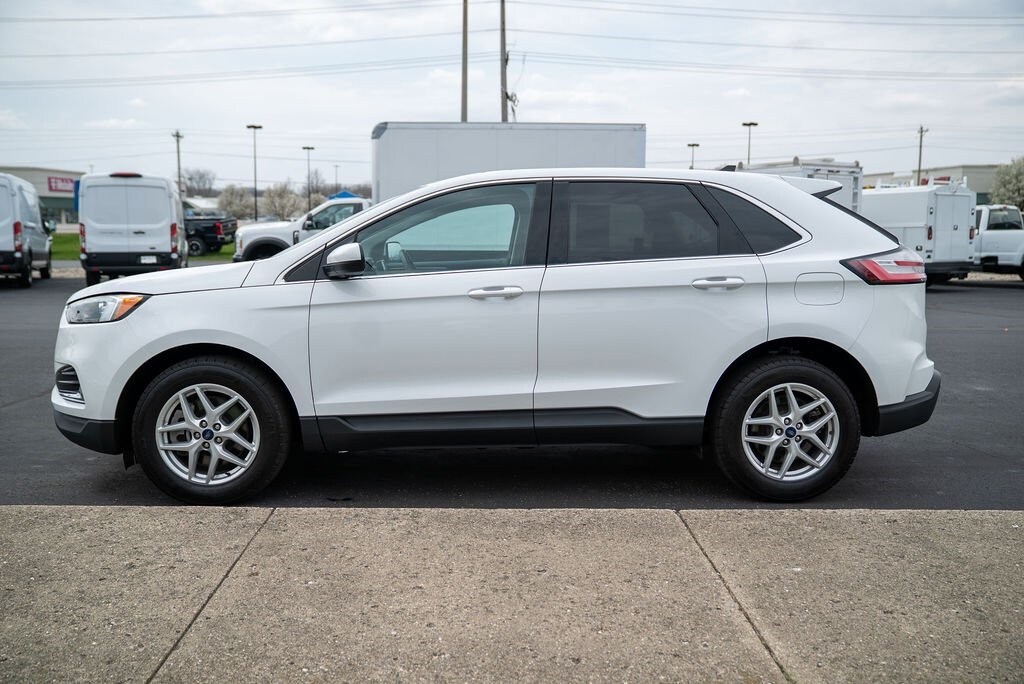 2022 Ford Edge SEL photo 3