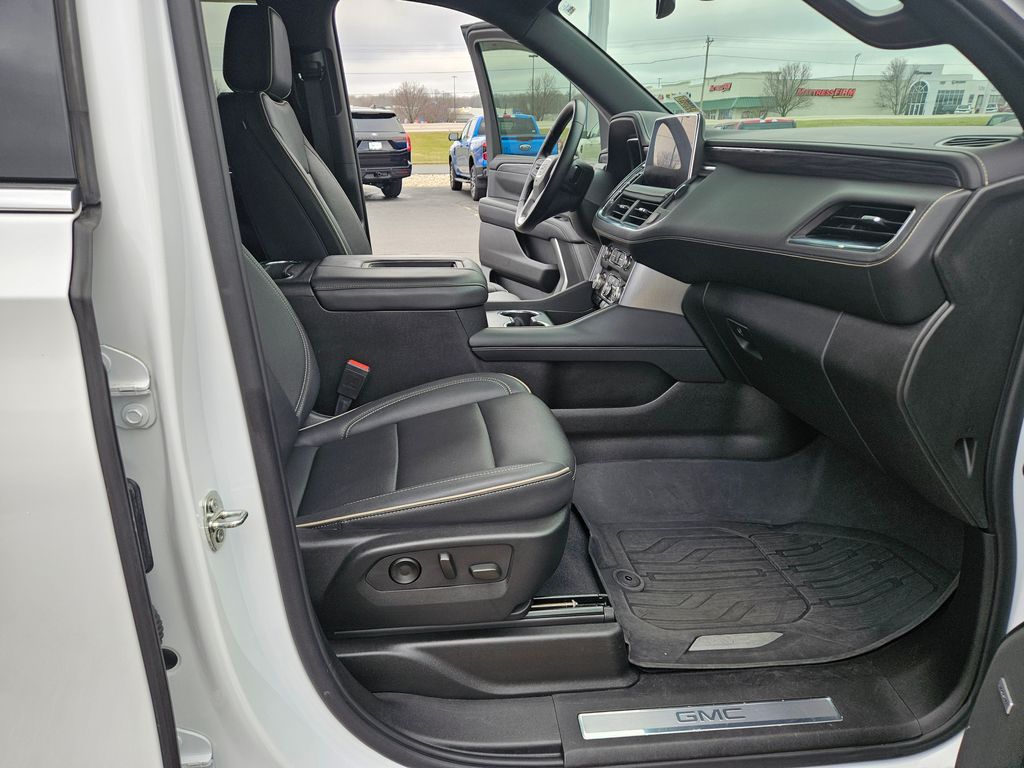 2023 GMC Yukon XL SLT - Photo 30