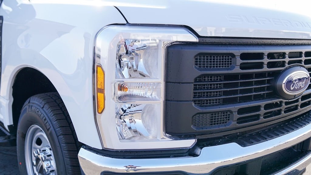 2025 Ford F-250 XL photo 4
