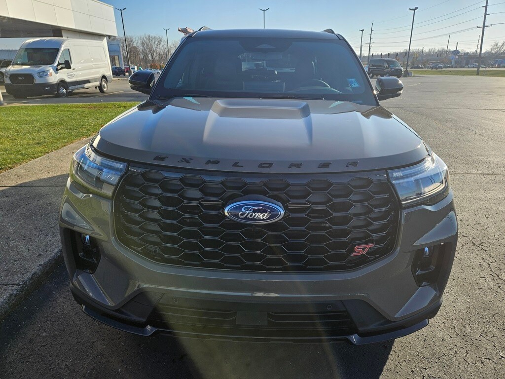 2026 Ford Explorer ST photo 3