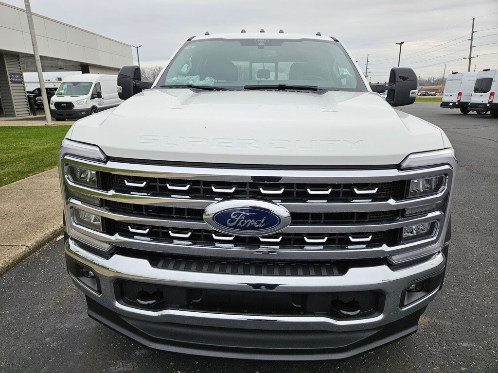 2026 Ford F-550 Lariat photo 4