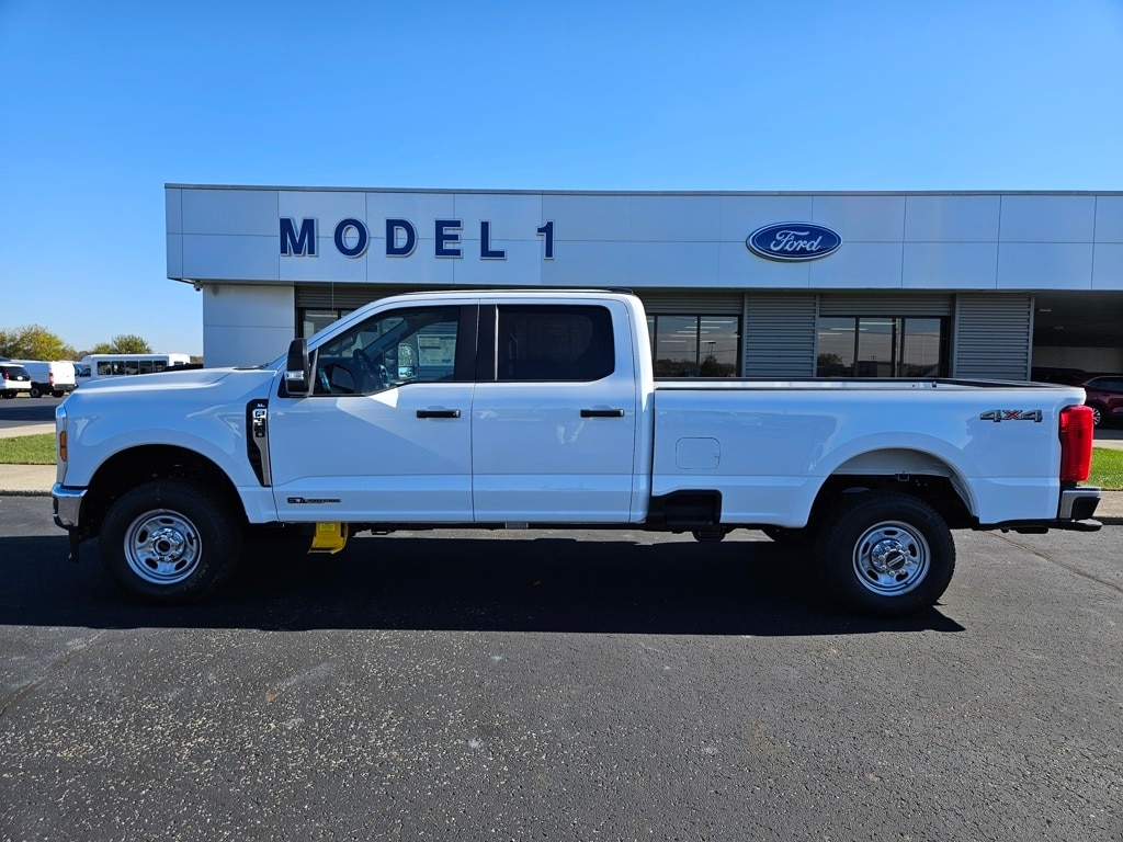 2026 Ford F-350 Super Duty XL's photo