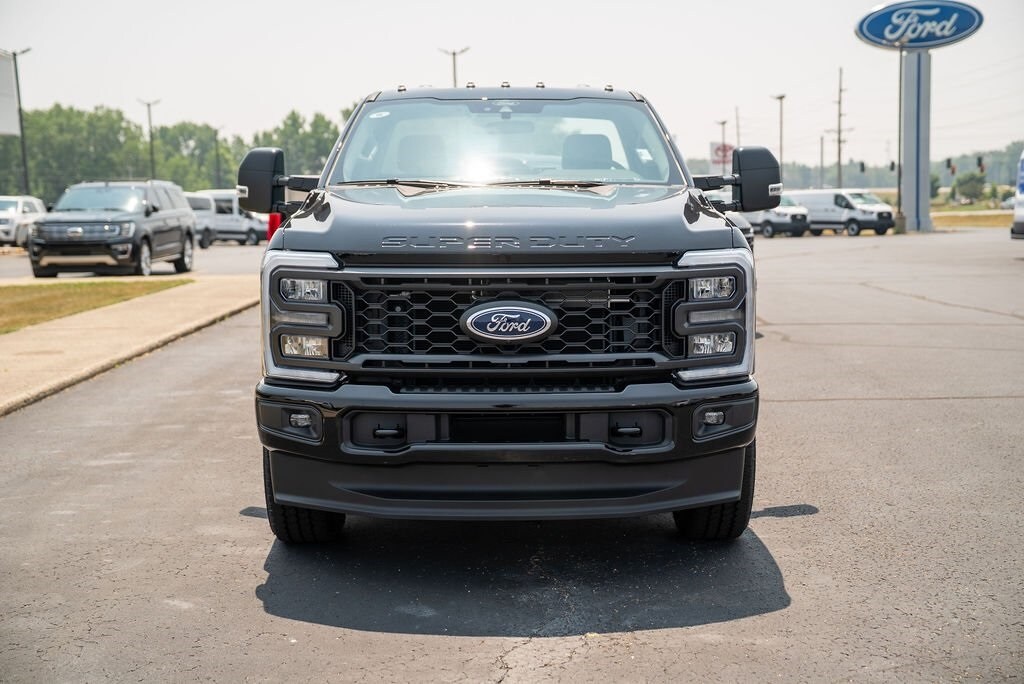 2025 Ford F-350 XL photo 2