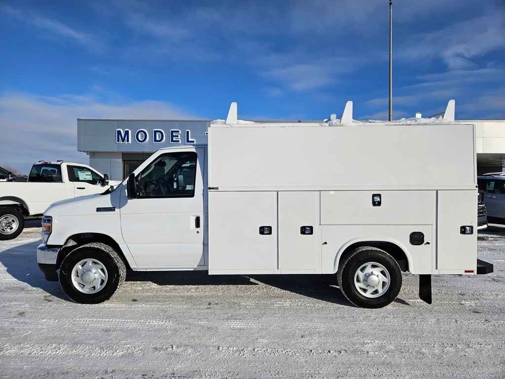 2026 Ford E-350 Cutaway Truck 