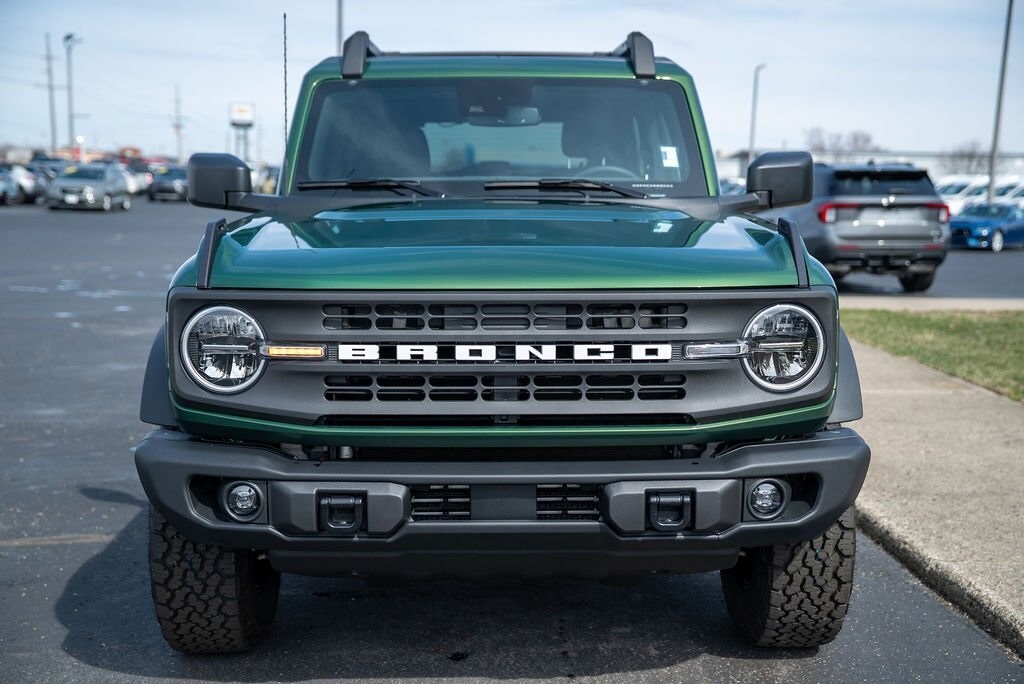 2024 Ford Bronco Black Diamond photo 2