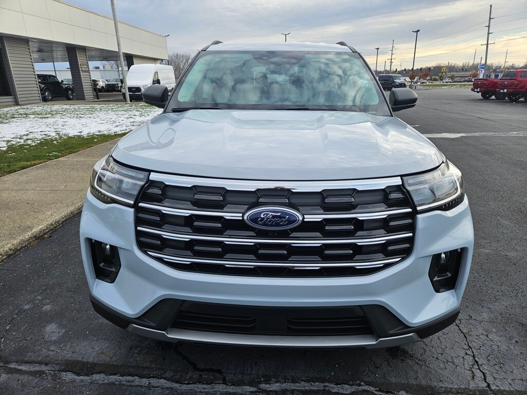 2026 Ford Explorer photo 3