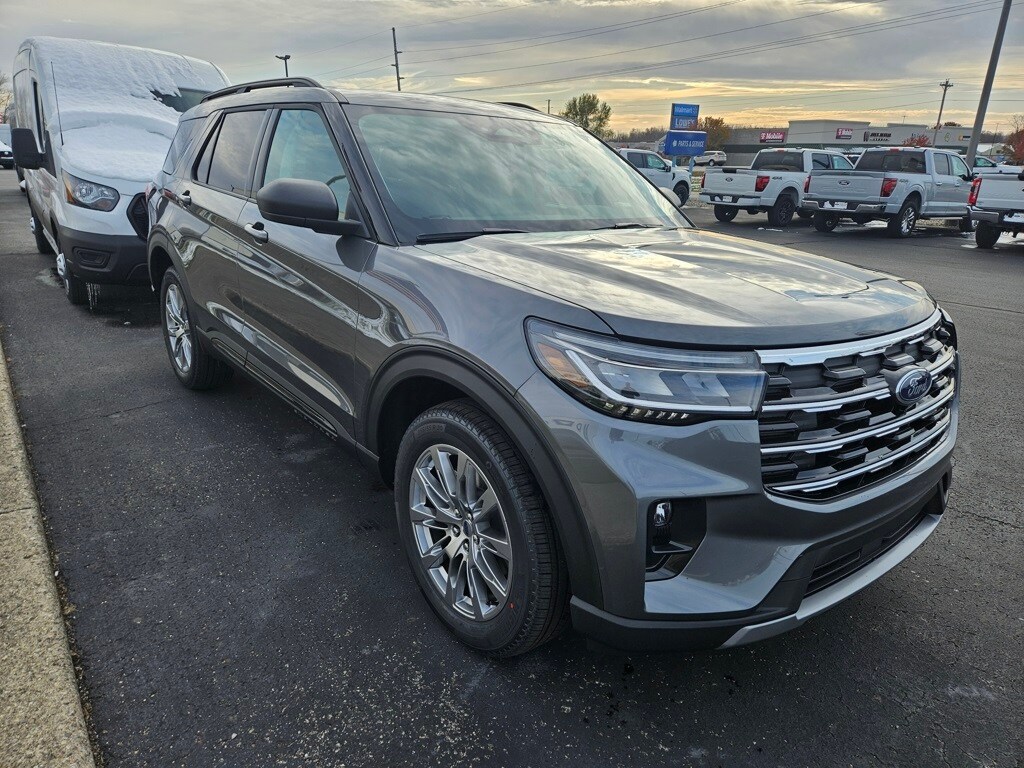 2026 Ford Explorer photo 2