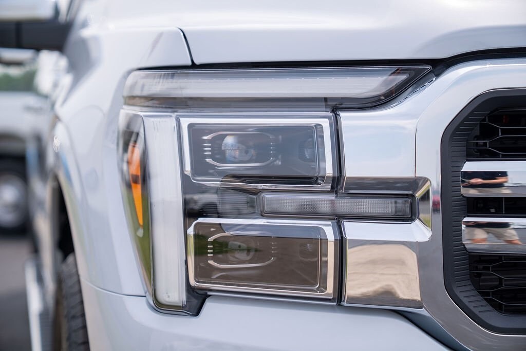 2025 Ford F-150 Lariat photo 4