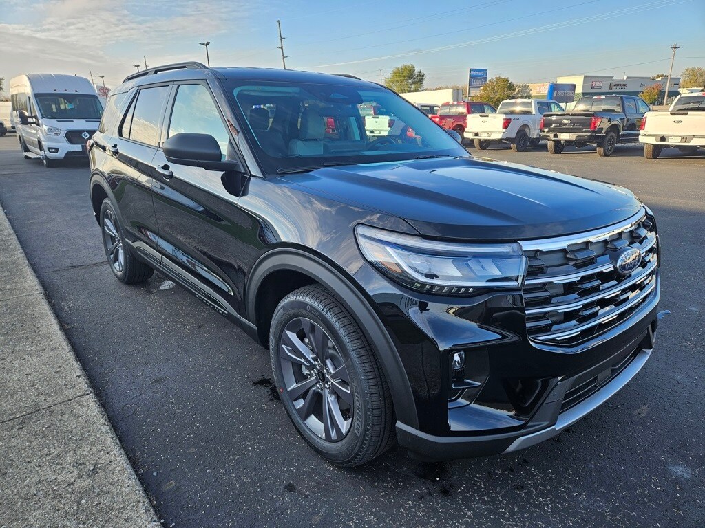 2026 Ford Explorer photo 3
