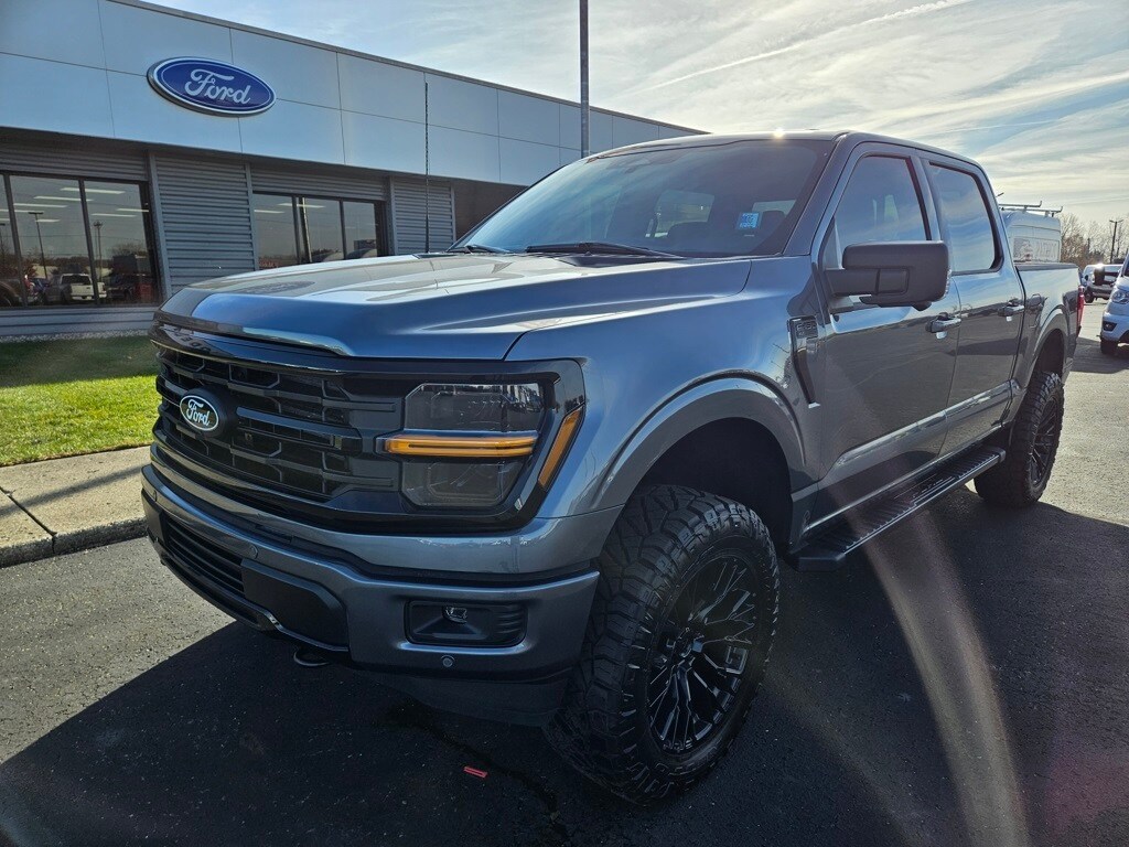 2025 Ford F-150 XLT photo 2