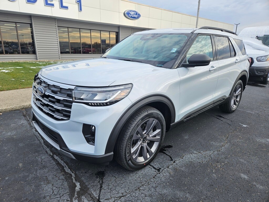 2026 Ford Explorer photo 2