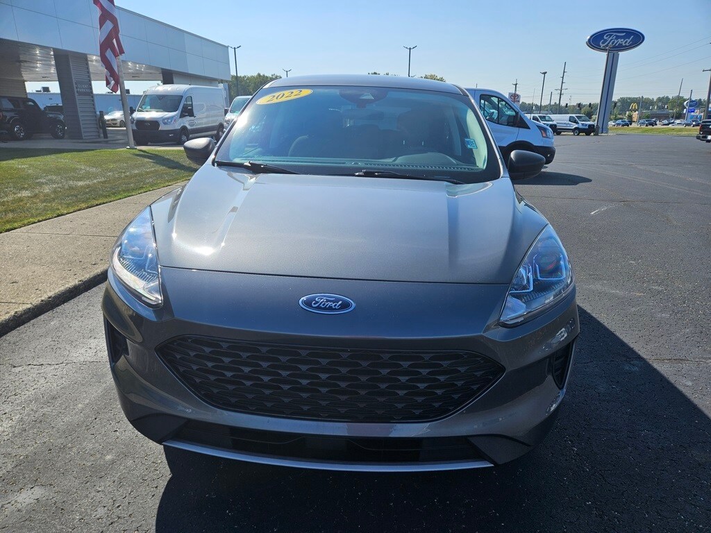 2022 Ford Escape SE photo 2