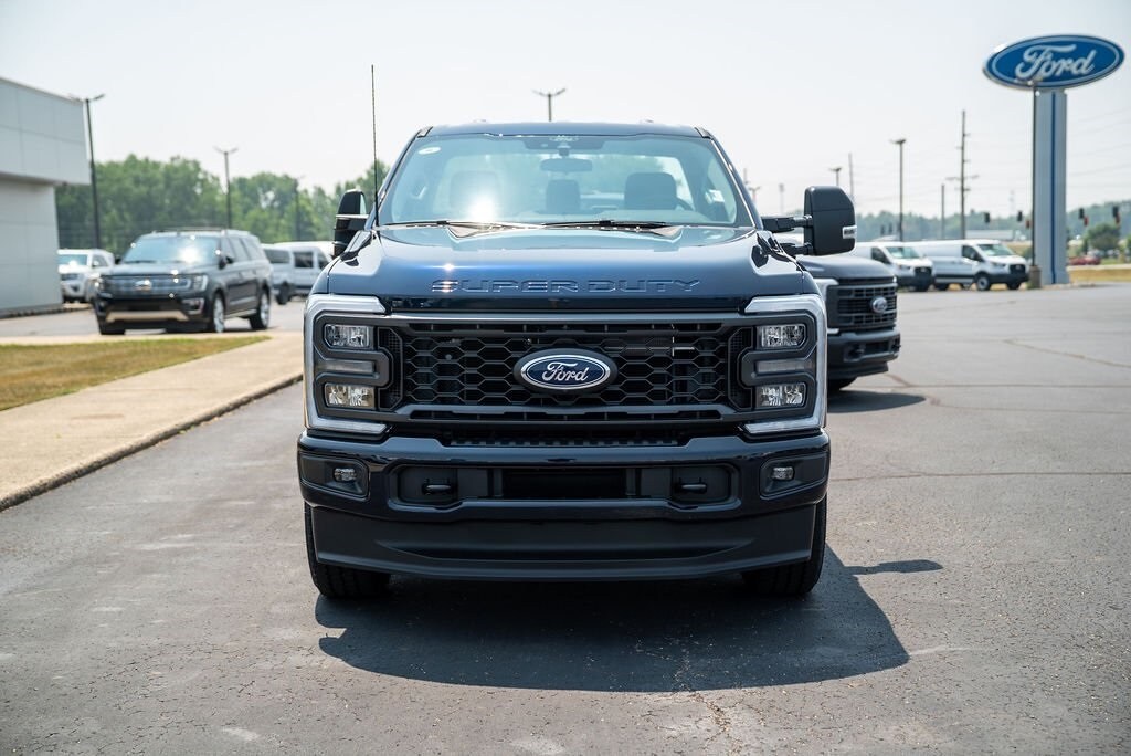 2025 Ford F-350 XL photo 2