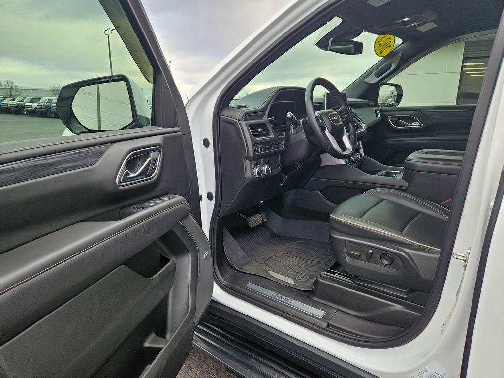 2023 GMC Yukon XL SLT - Photo 13