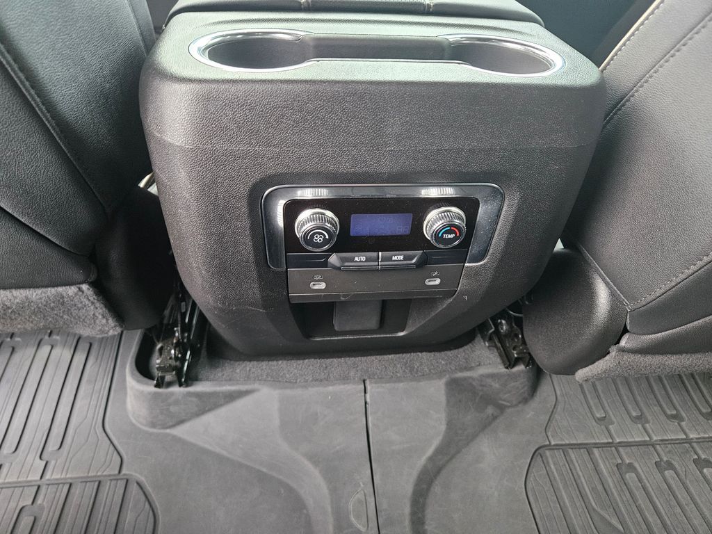 2023 GMC Yukon XL SLT - Photo 19