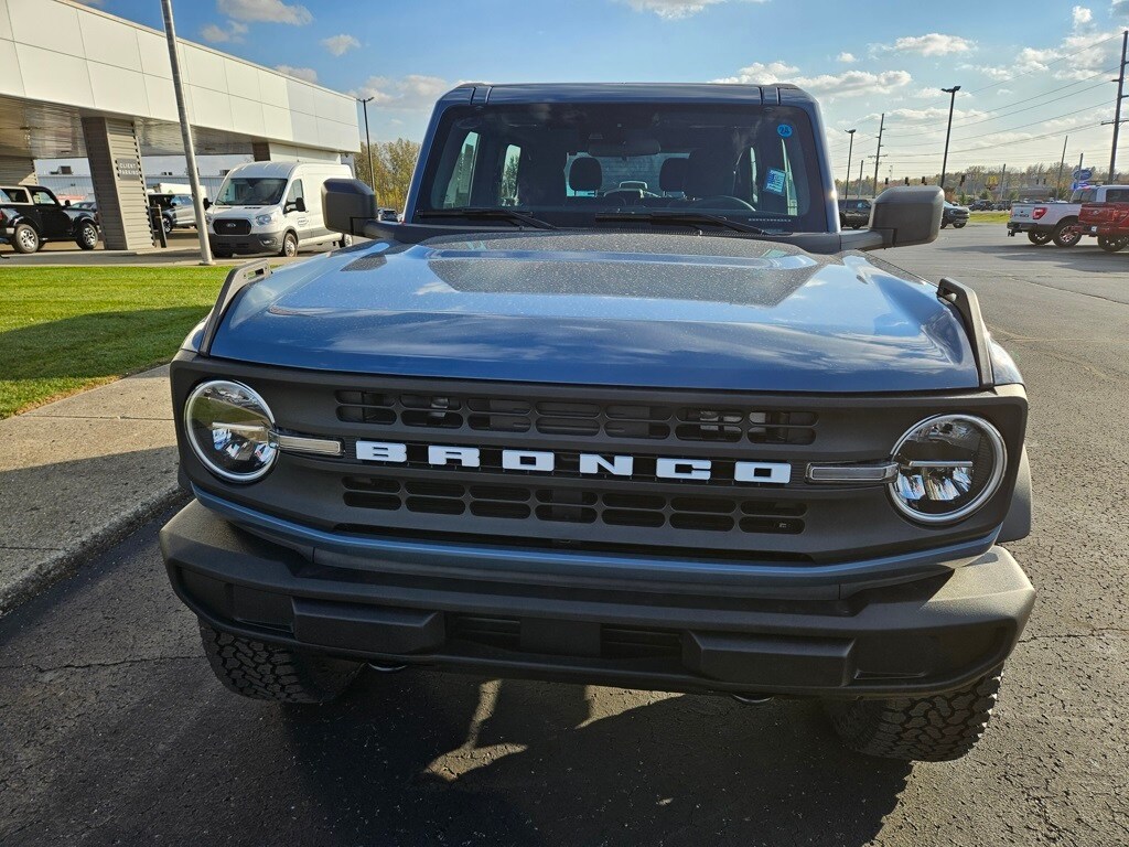 2025 Ford Bronco Base photo 3