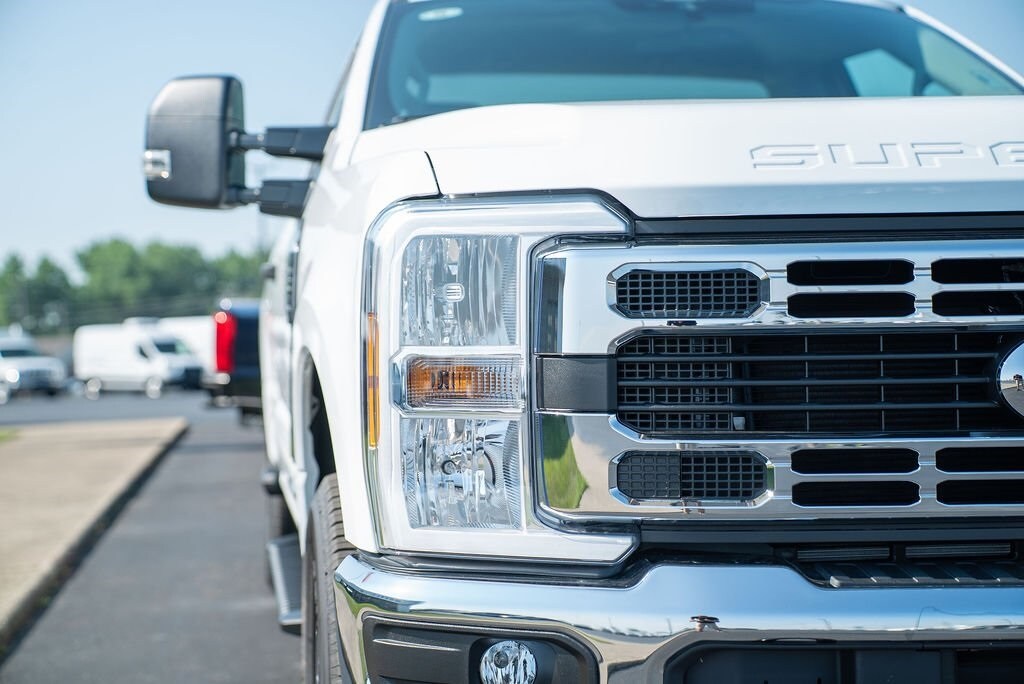 2025 Ford F-350 XLT photo 4