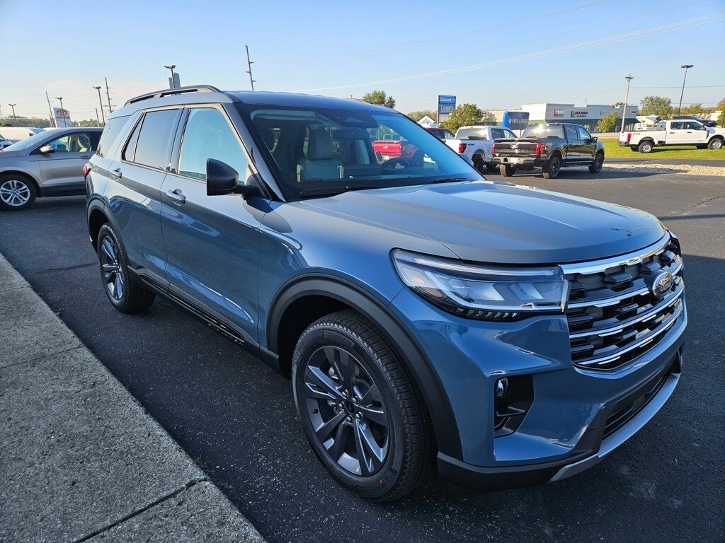 2026 Ford Explorer photo 2