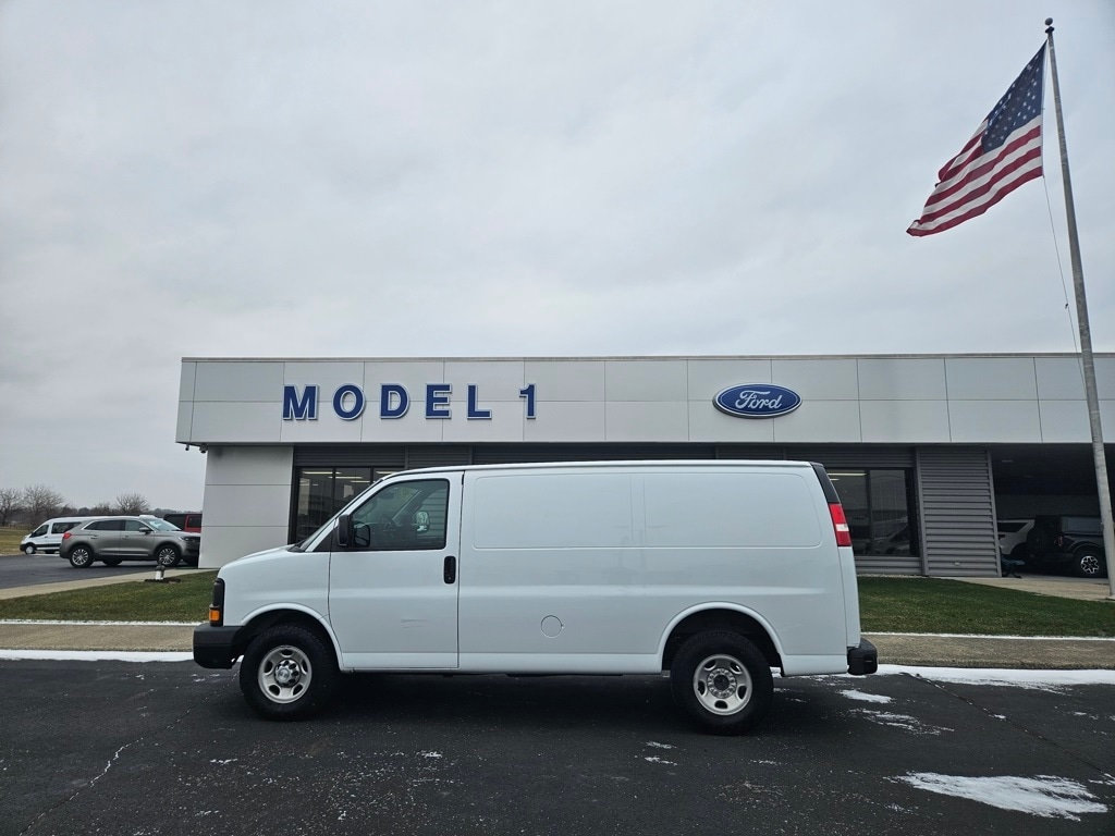 2016 Chevrolet Express Cargo Work Van's photo