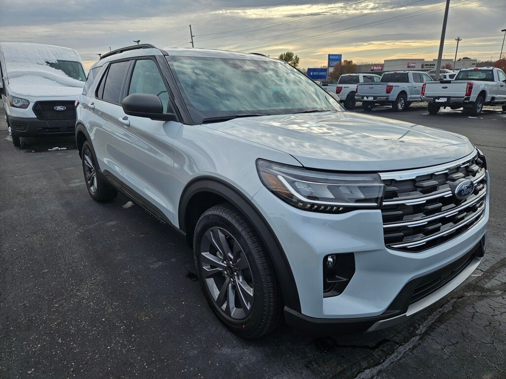 2026 Ford Explorer photo 4