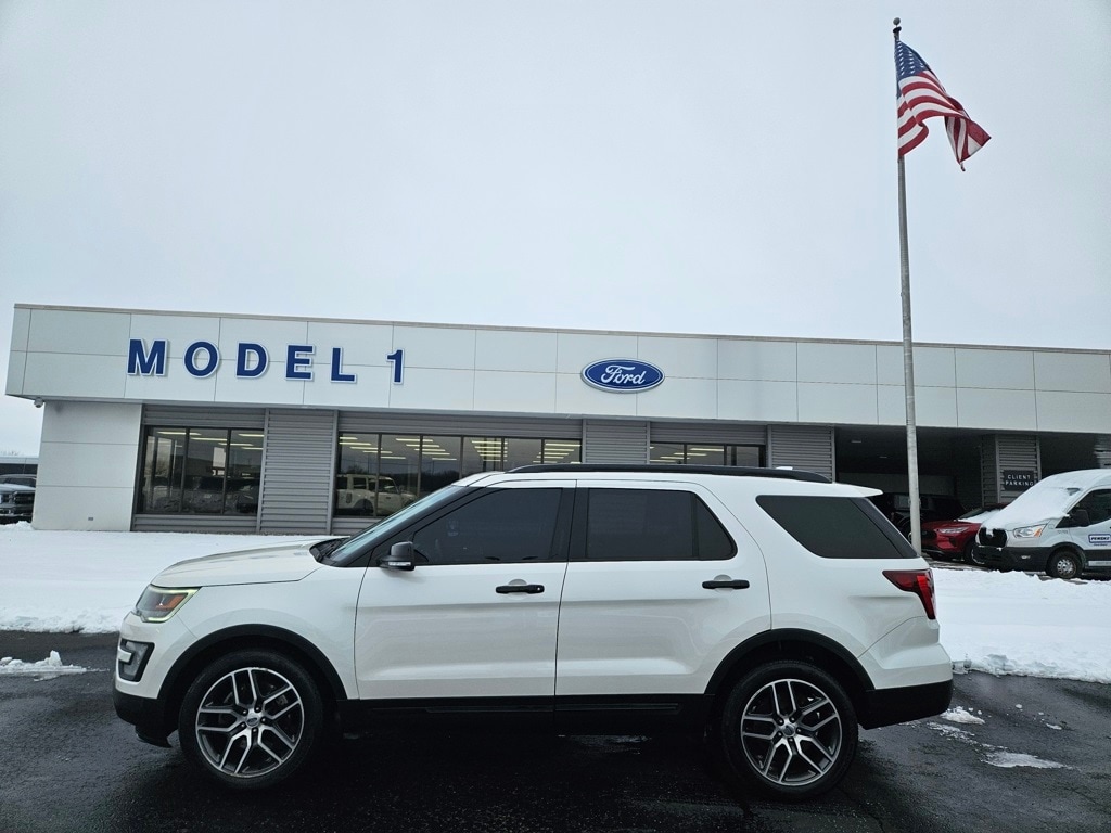 2016 Ford Explorer Sport's photo