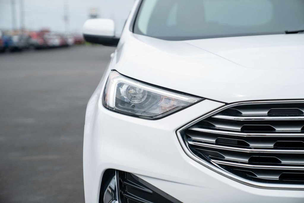 2022 Ford Edge SEL photo 4