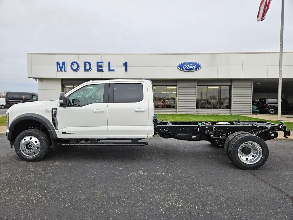 2026 Ford F-550 Lariat photo 2