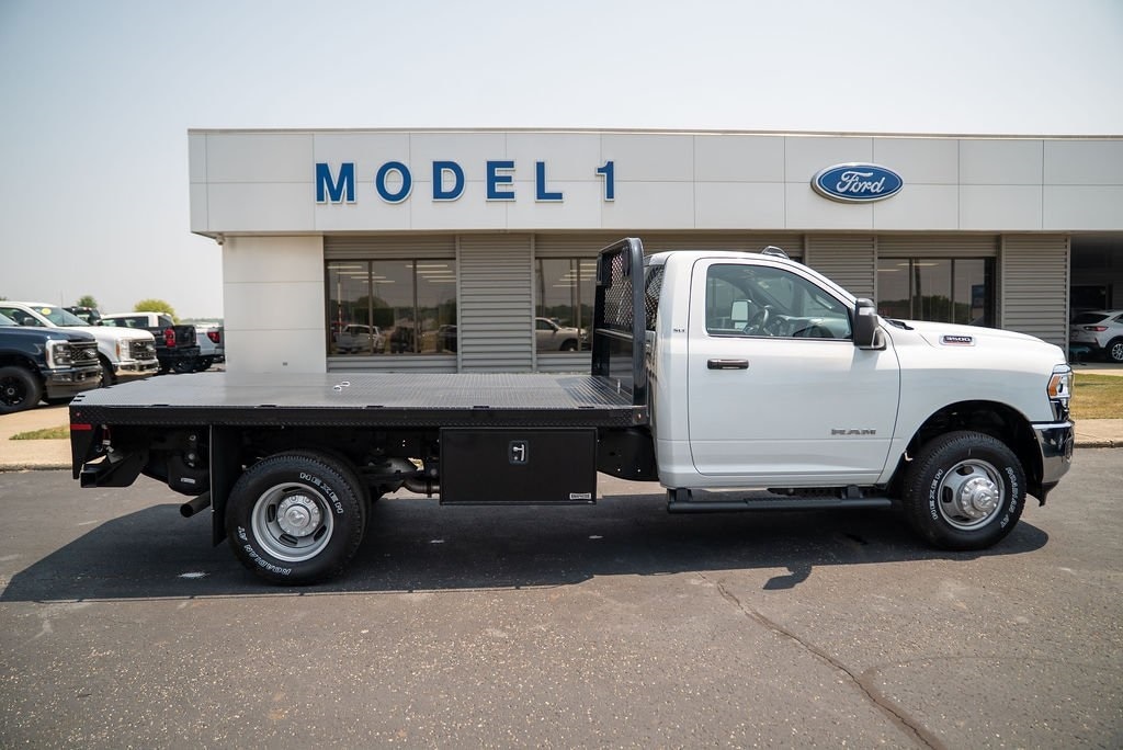 2024 Ram 3500 Chassis Cab Tradesman/SLT