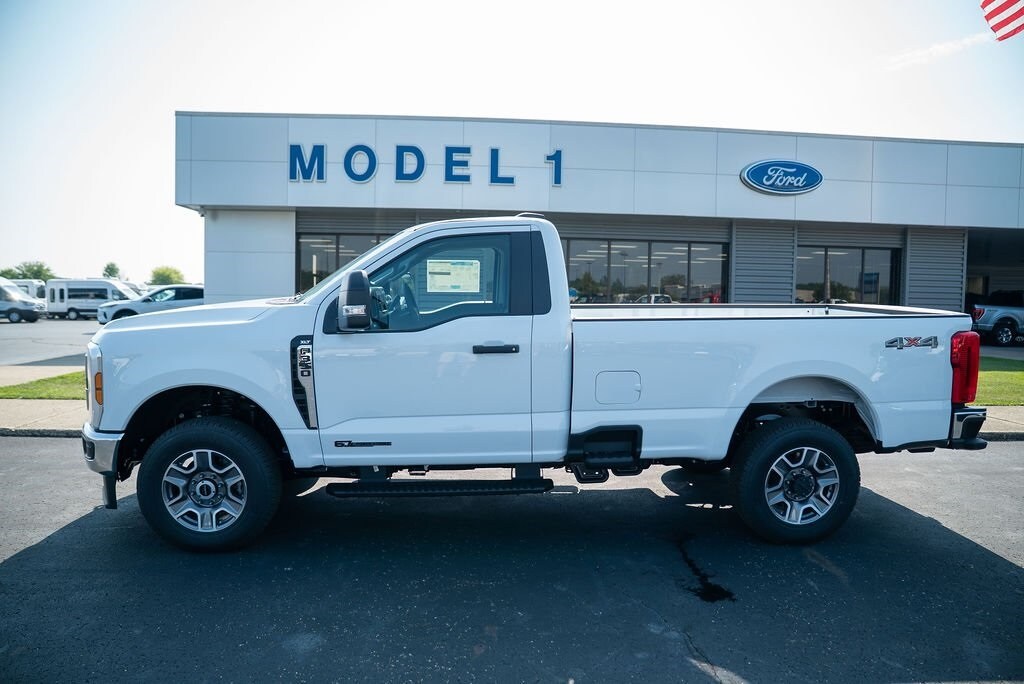 2025 Ford F-350 XLT photo 3