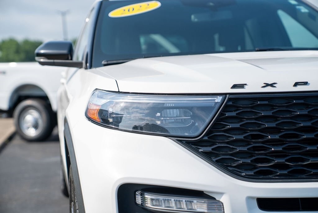2022 Ford Explorer ST photo 2