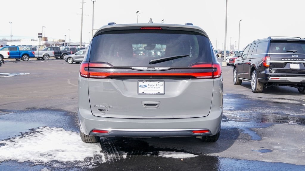 2022 Chrysler Pacifica Touring L photo 4