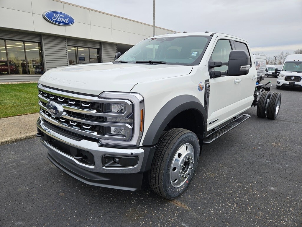 2026 Ford F-550 Lariat photo 3