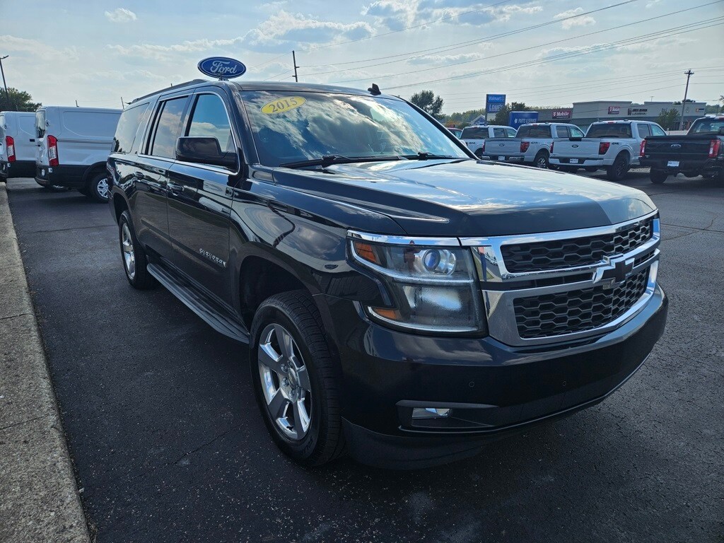 2015 Chevrolet Suburban 1500 LT photo 3